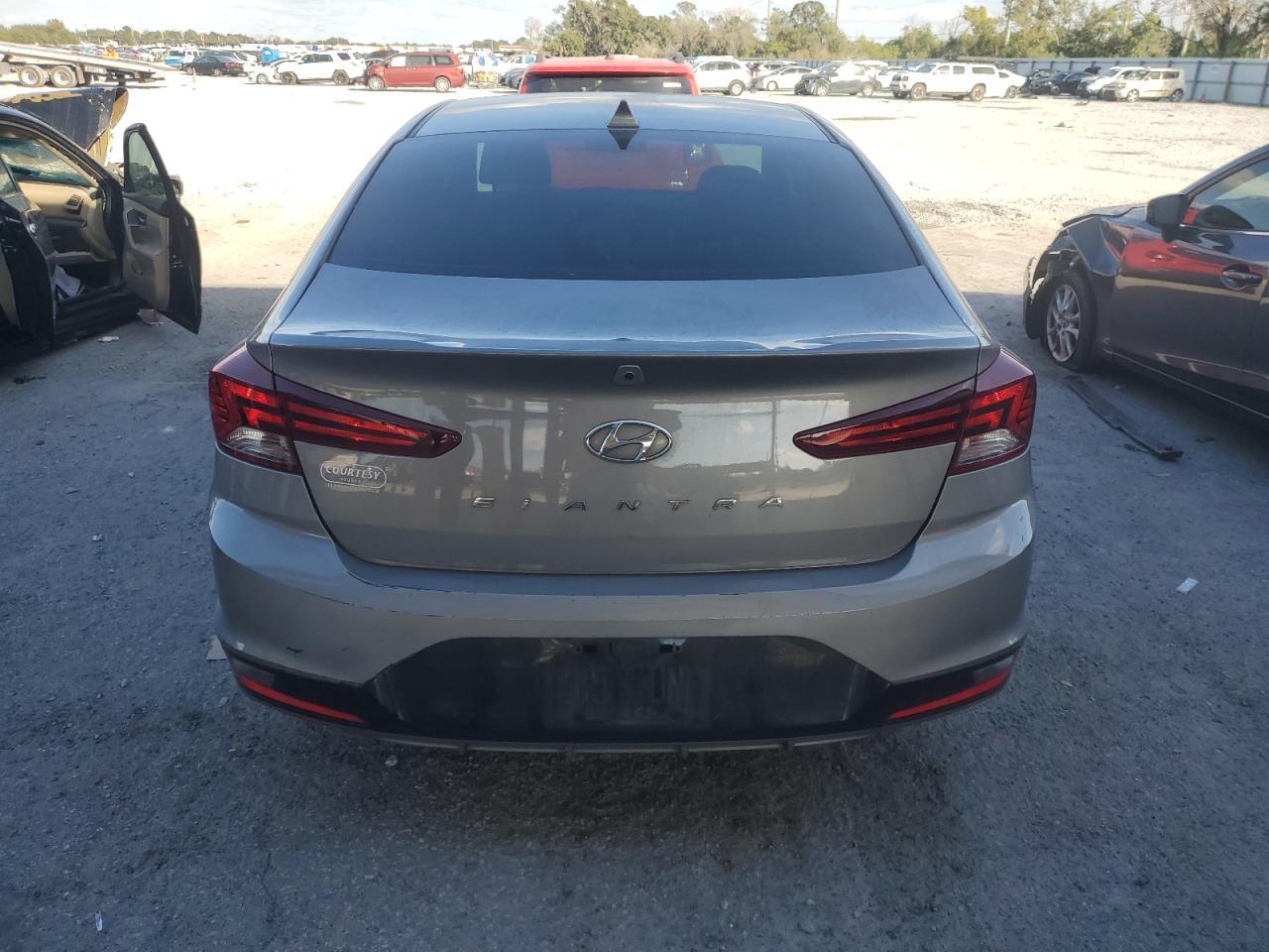 2020 Hyundai Elantra Sel - Фото 6