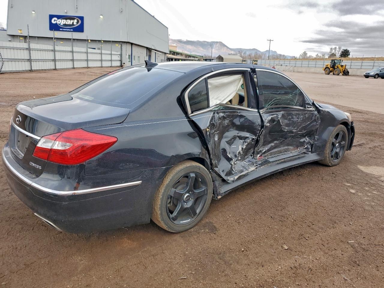 2013 Hyundai Genesis 3.8L - Фото 3