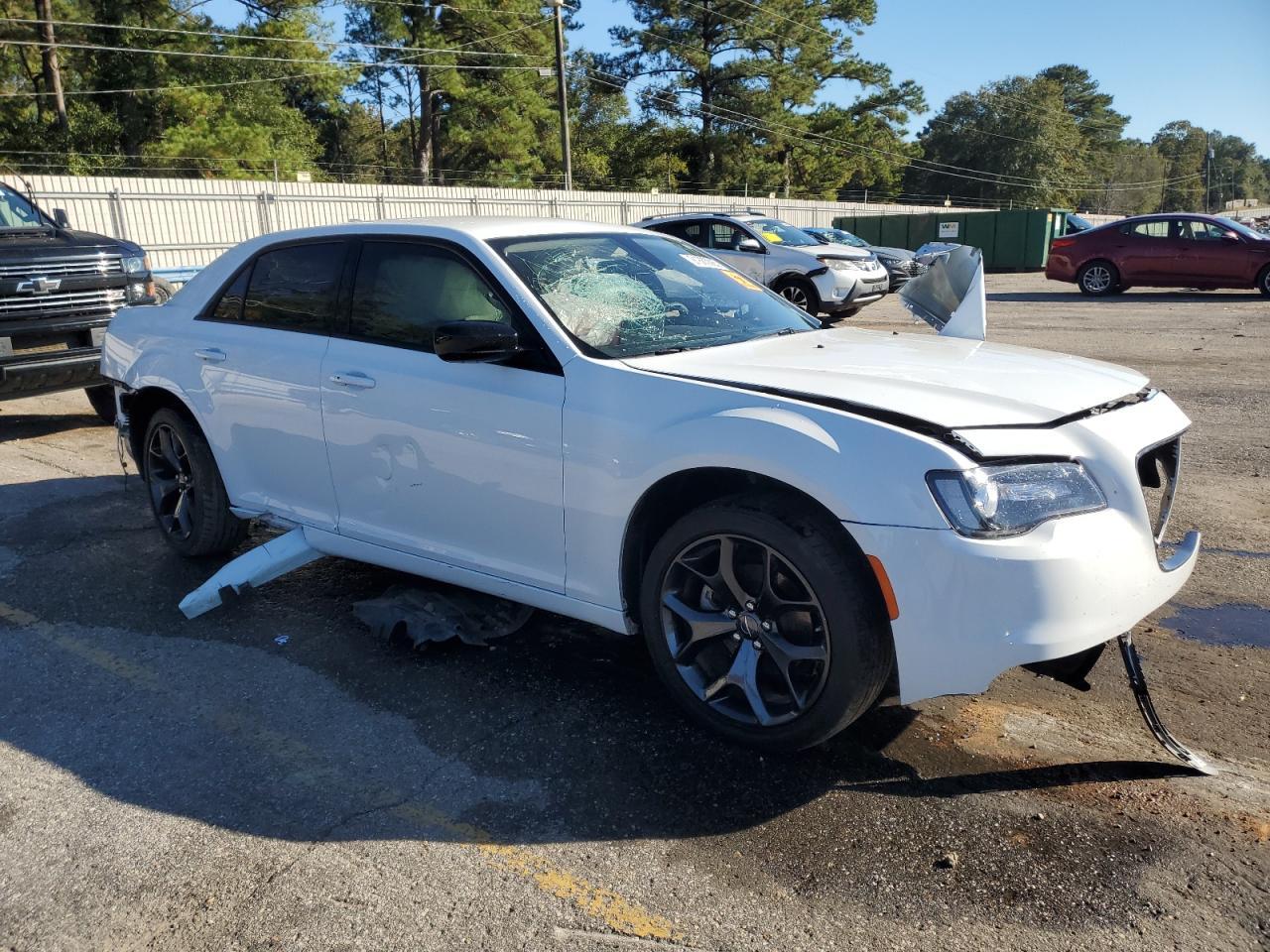 2023 Chrysler 300 Touring - Фото 4