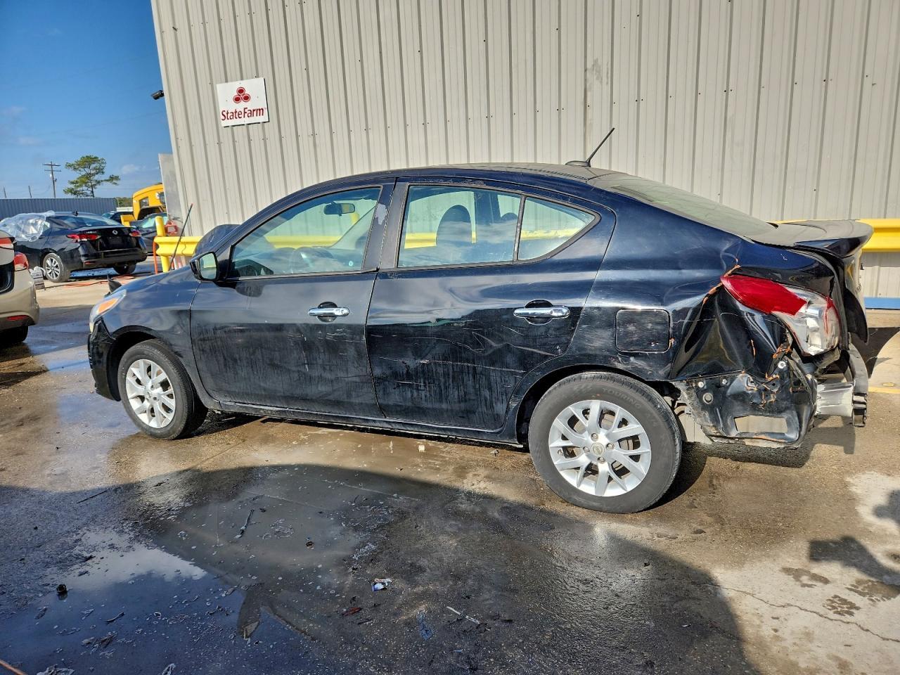 2018 Nissan Versa Sv - Image 2