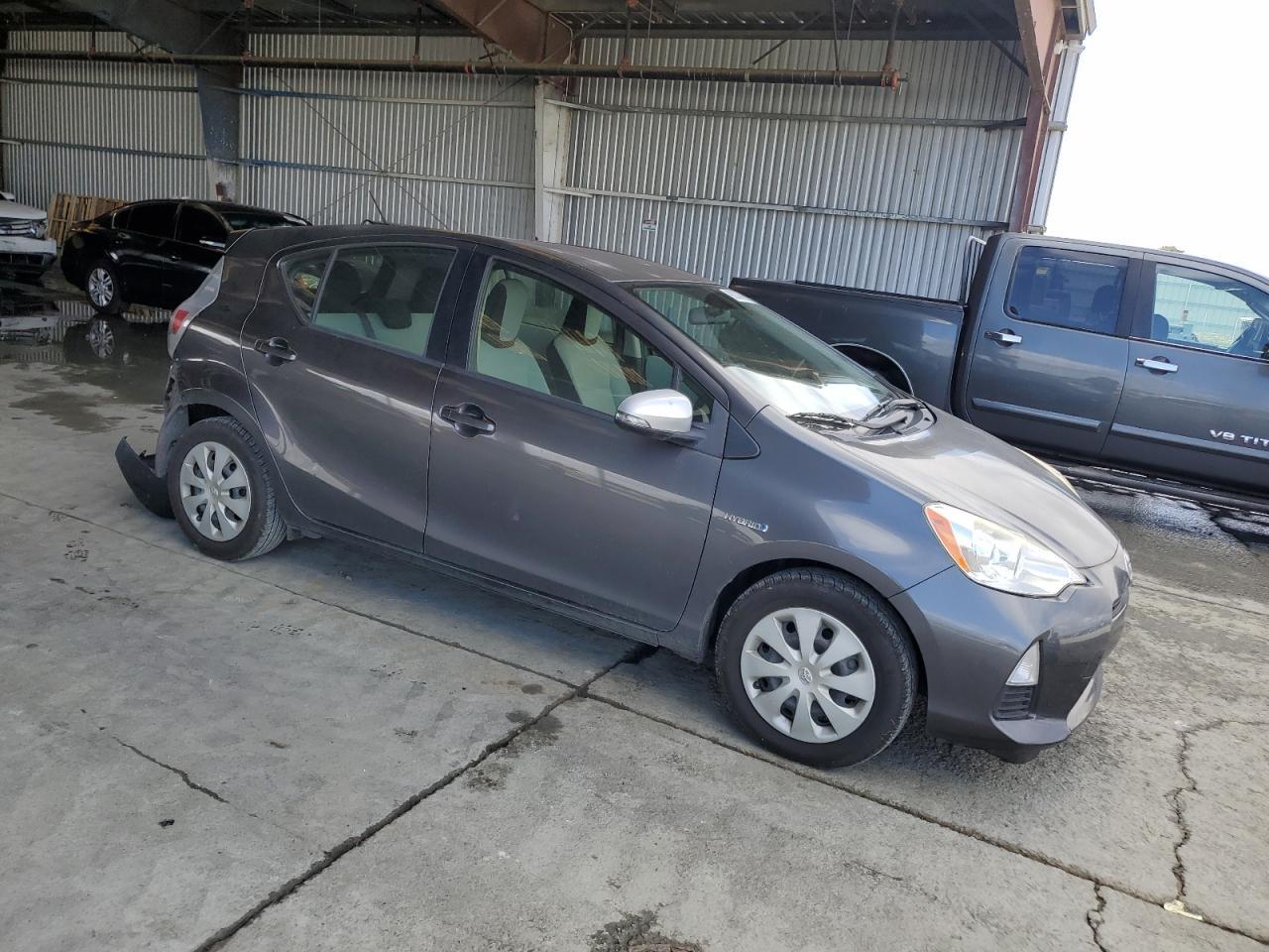 2014 Toyota Prius C - Image 4