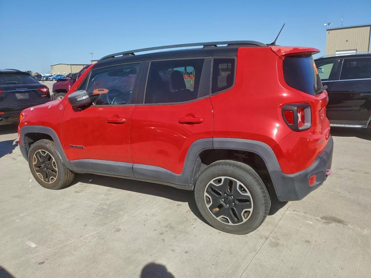 2017 Jeep Renegade Trailhawk - Image 2