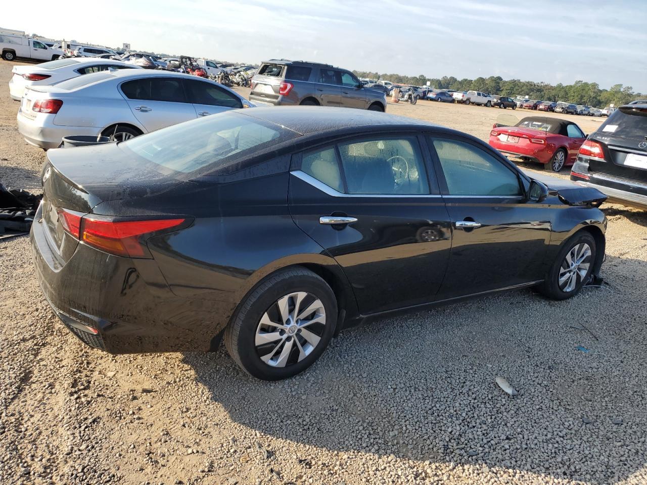 2023 Nissan Altima S - Image 3