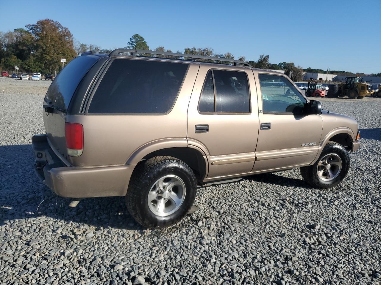 2002 Chevrolet Blazer - Image 3