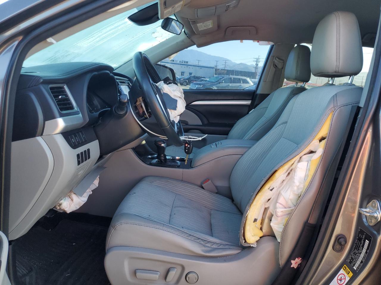 2018 Toyt Highlander - Image 7