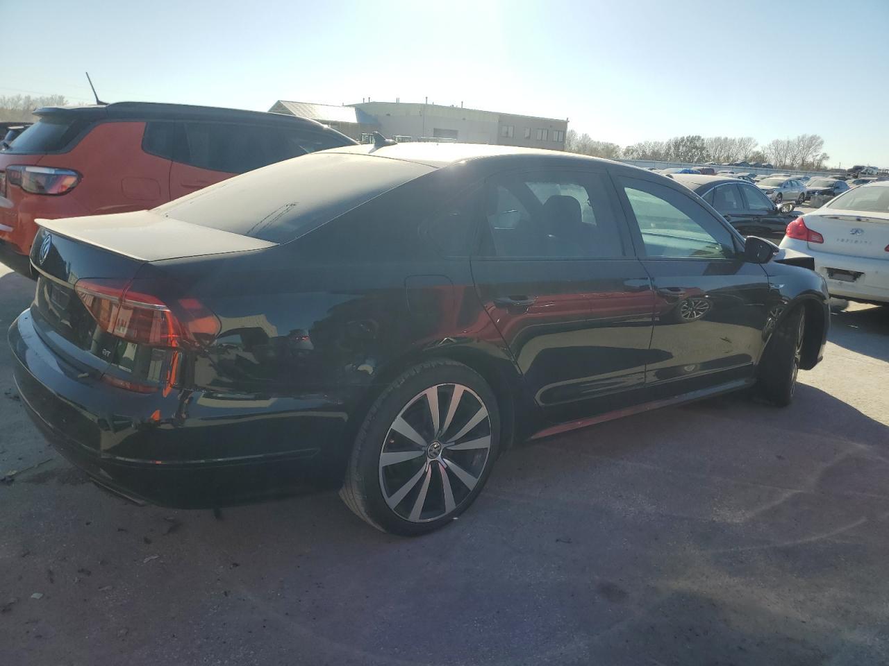 2018 Volkswagen Passat Gt - Image 3