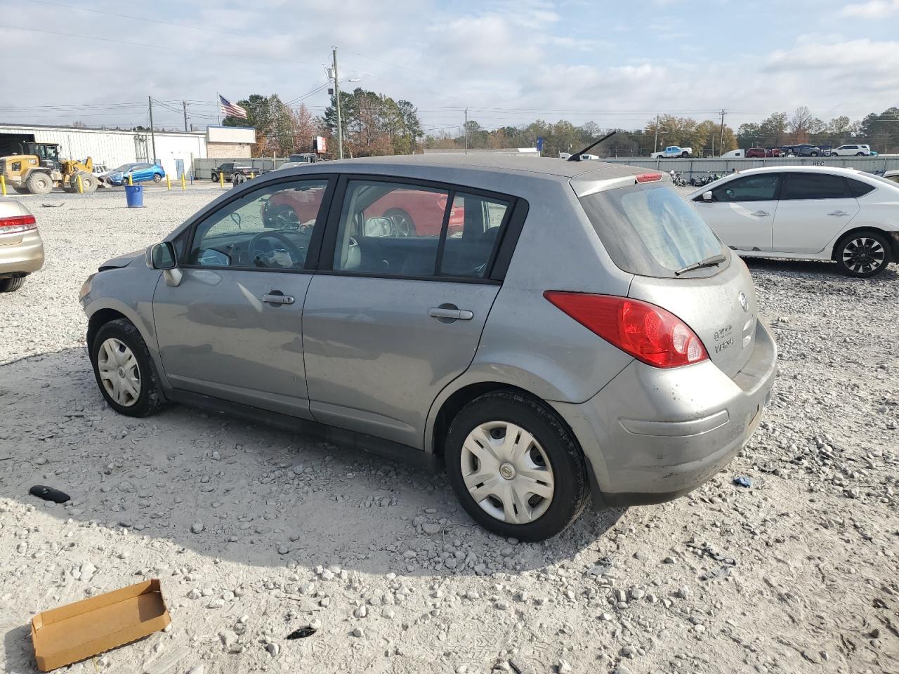 2010 Nissan Versa S - Image 2