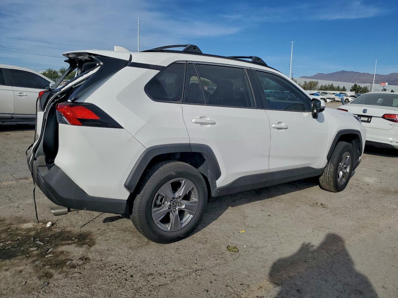 2022 Toyota Rav4 Xle - Image 3