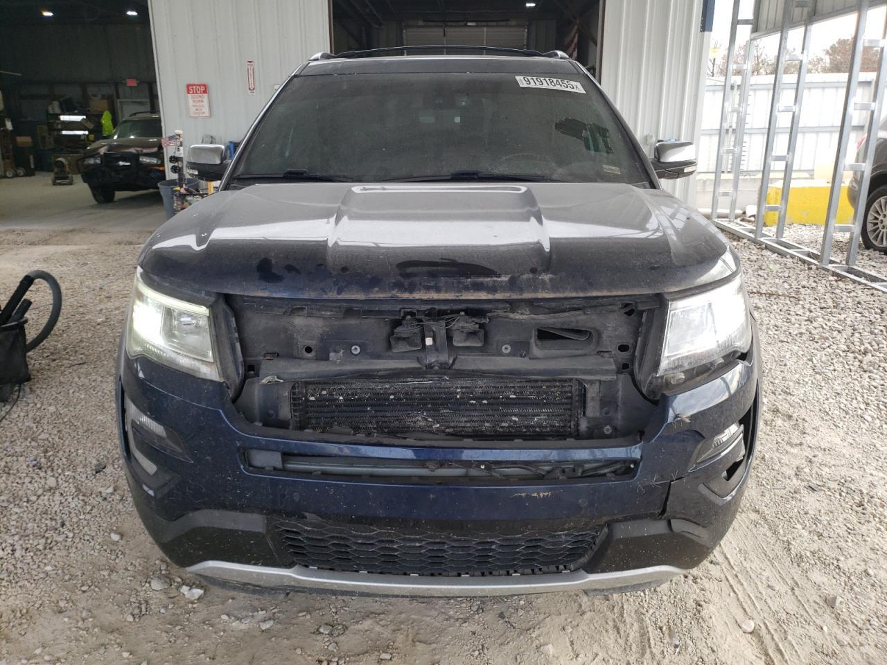 2017 Ford Explorer Platinum - Image 5