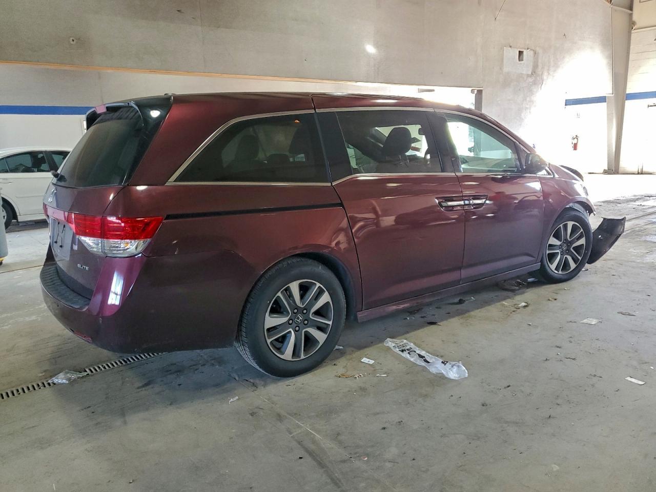 2015 Honda Odyssey Touring - Image 3