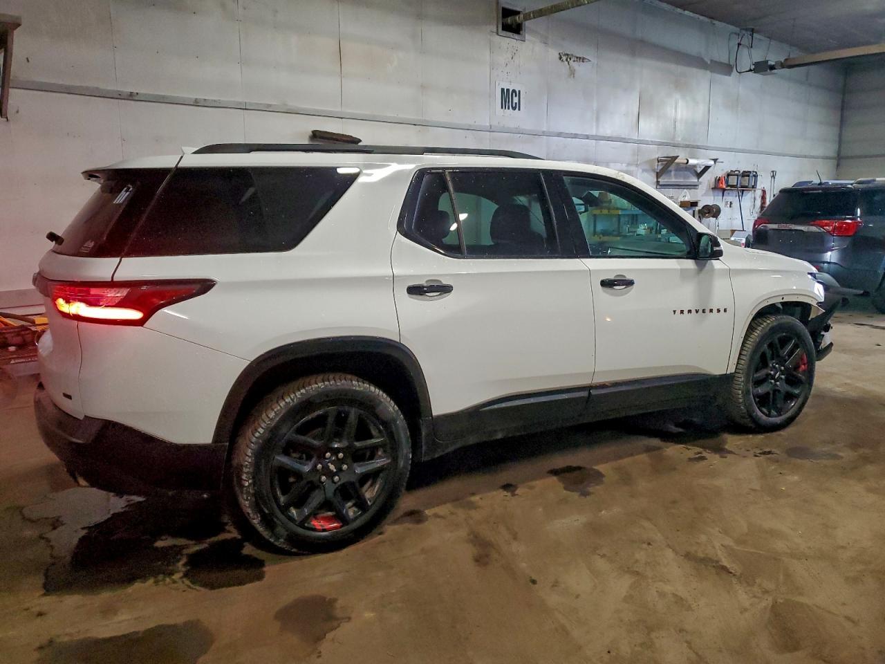 2018 Chevrolet Traverse Premier - Фото 3