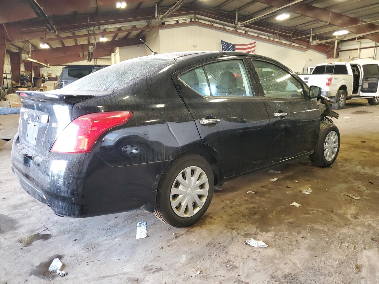 2018 Nissan Versa S - Фото 3