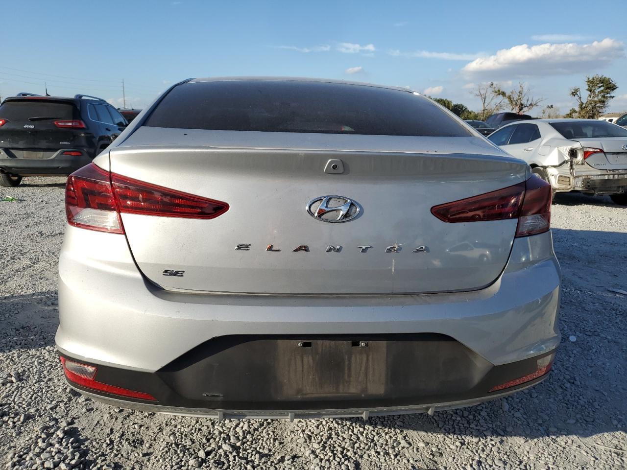 2020 Hyundai Elantra Se - Фото 6