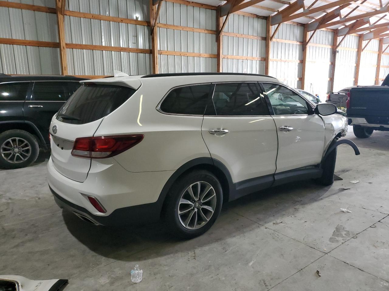 2017 Hyundai Santa Fe Se - Image 3