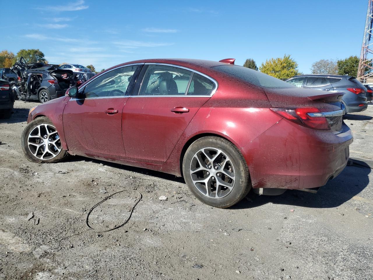 2017 Buick Regal Sport Touring - Image 2