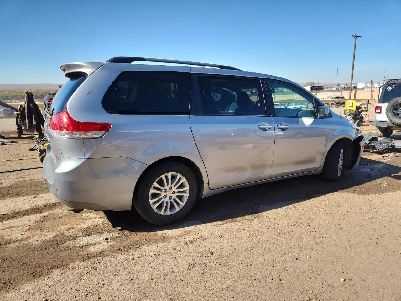 2013 Toyota Sienna Xle - Фото 3