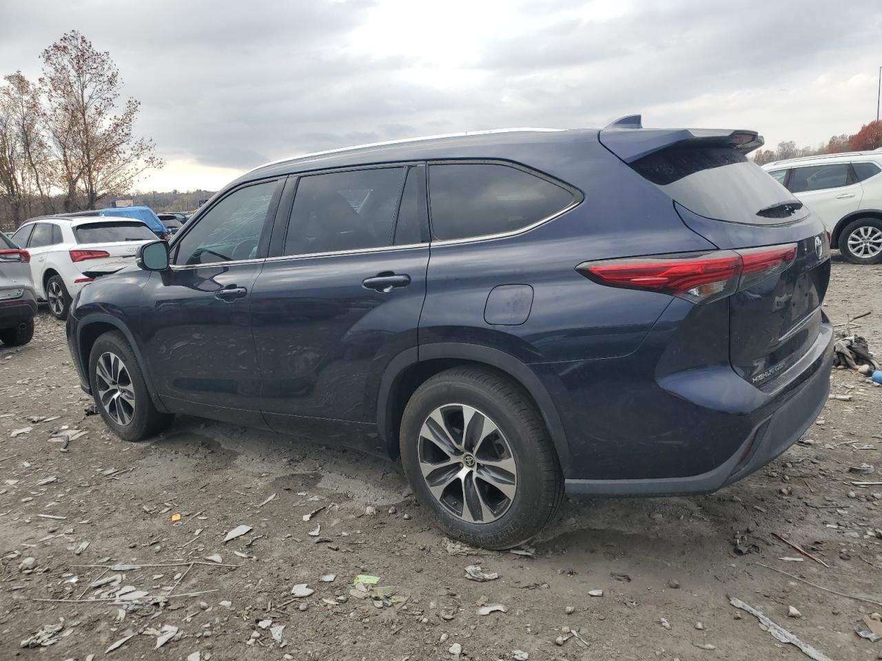 2021 Toyota Highlander Xle - Image 2