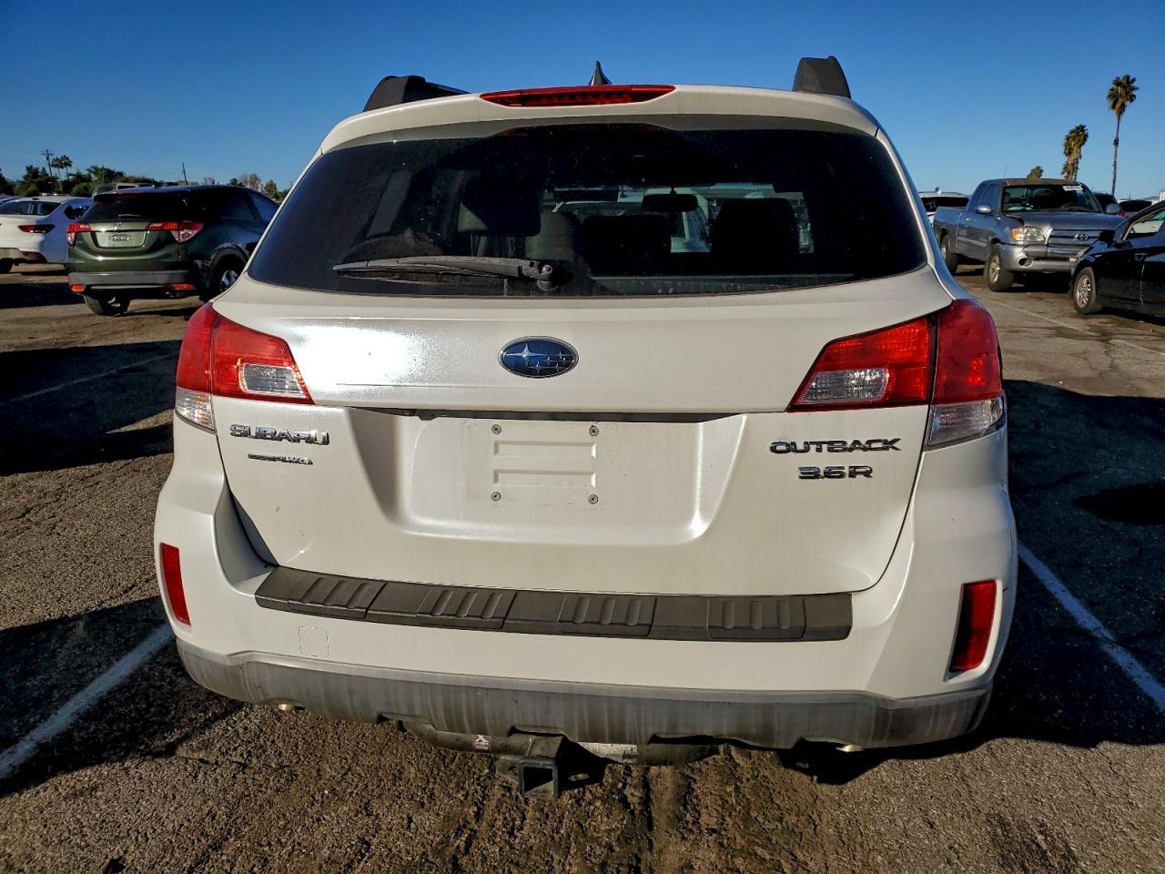 2012 Subaru Outback 3.6R Limited - Фото 6