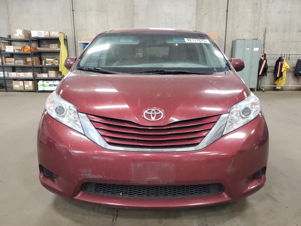 2015 Toyota Sienna Le - Фото 5