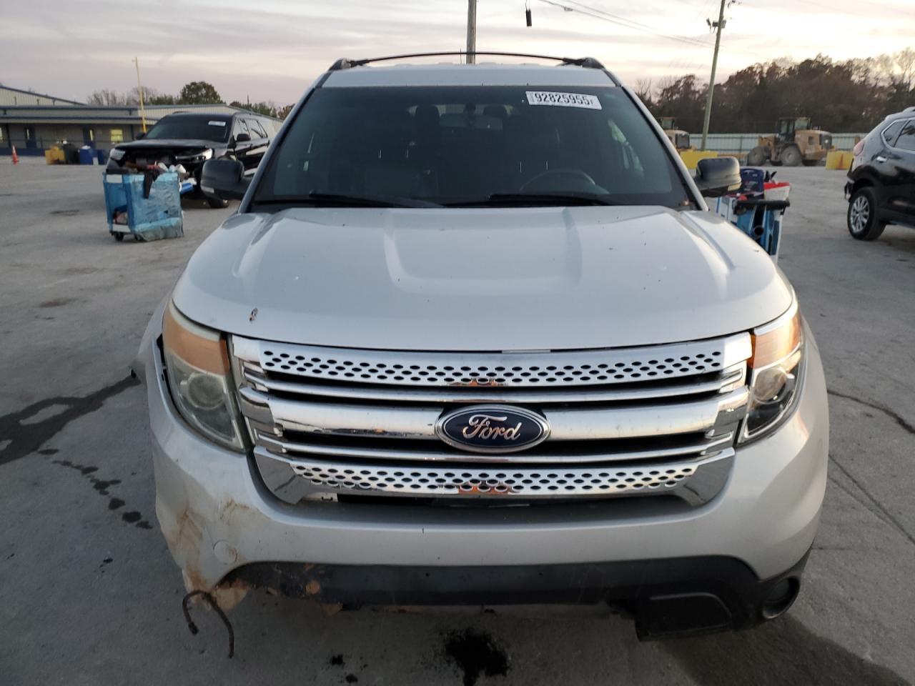 2011 Ford Explorer Xlt - Image 5