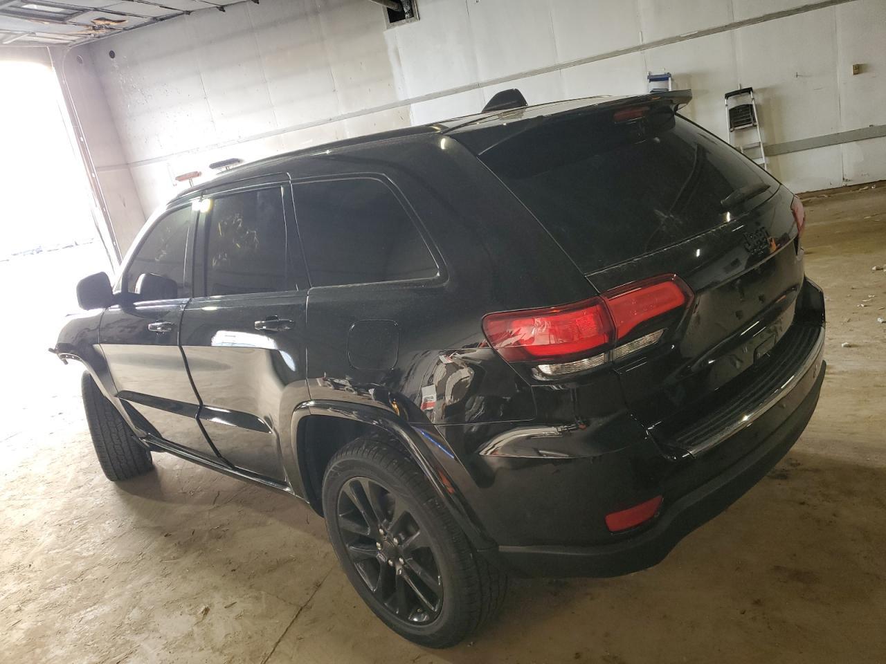 2020 Jeep Grand Cherokee Laredo - Фото 2