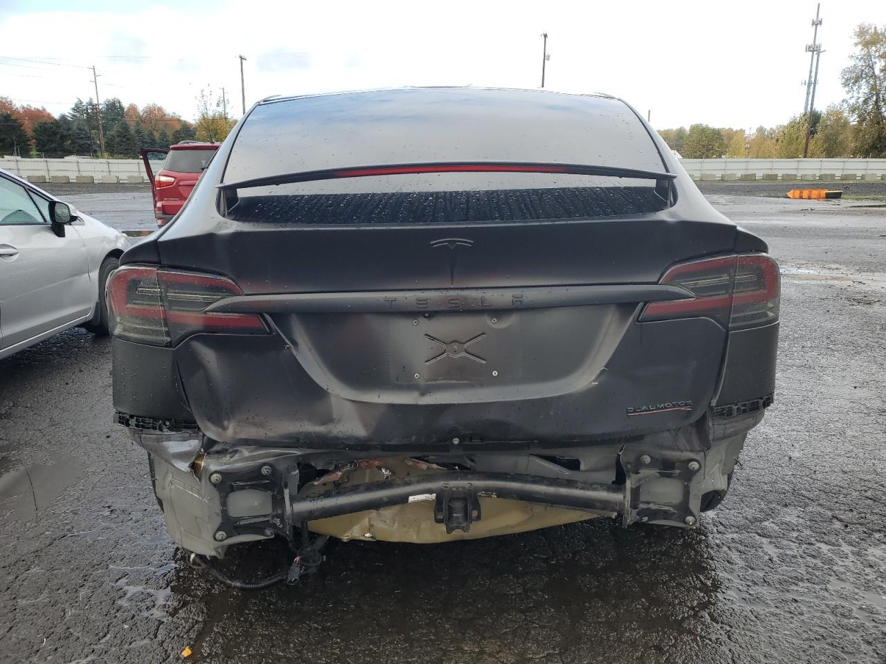 2020 Tesla Model X - Фото 6