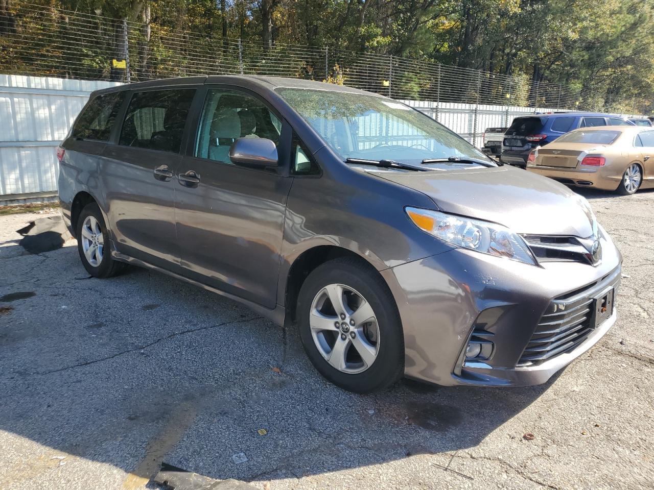2019 Toyota Sienna - Фото 4
