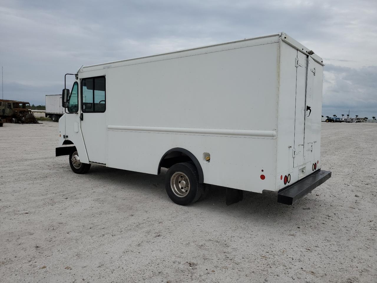 2016 Ford E350 Delivery Van - Фото 2