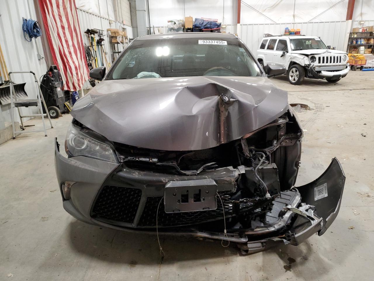 2016 Toyota Camry Le - Фото 5