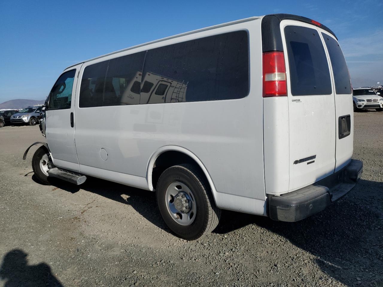 2016 Chevrolet Express 2500 - Фото 2