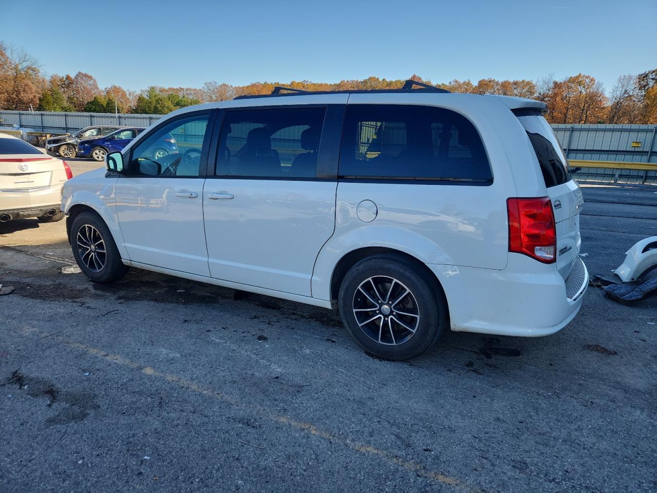 2019 Dodge Grand Caravan Gt - Image 2