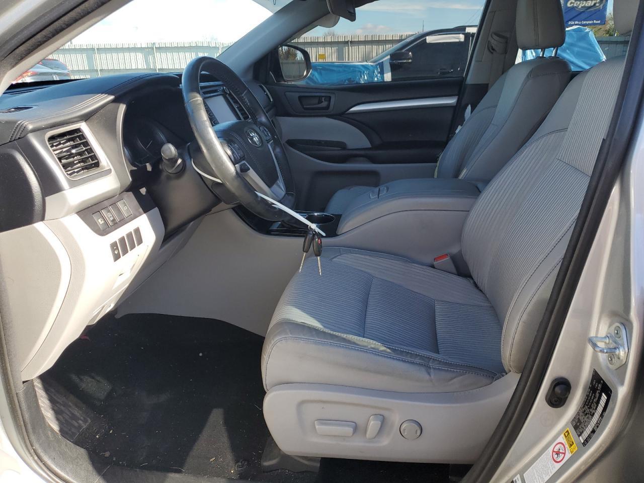 2017 Toyota Highlander Le - Image 7