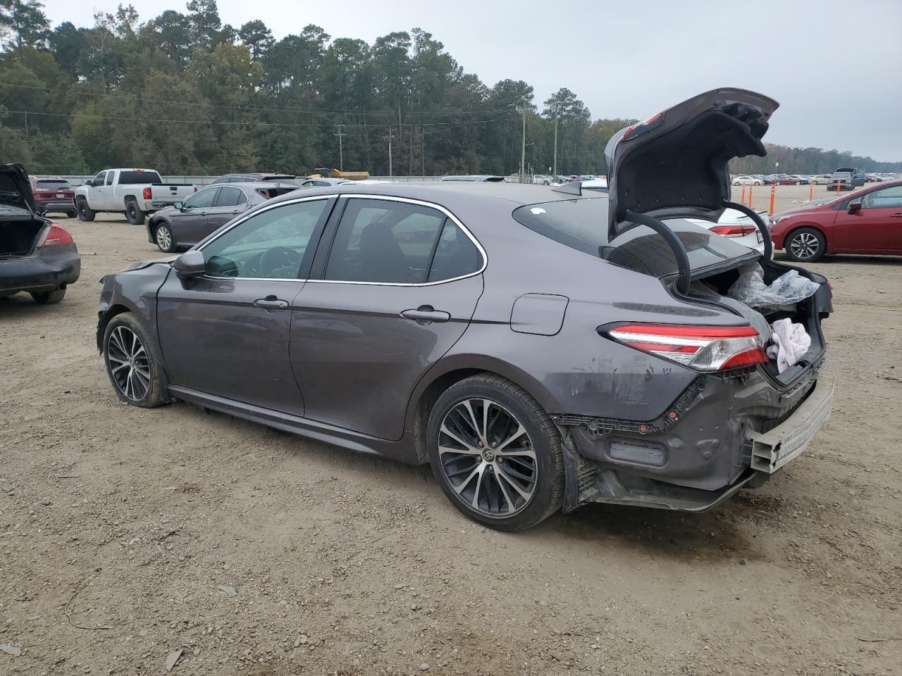 2020 Toyota Camry Se - Image 2