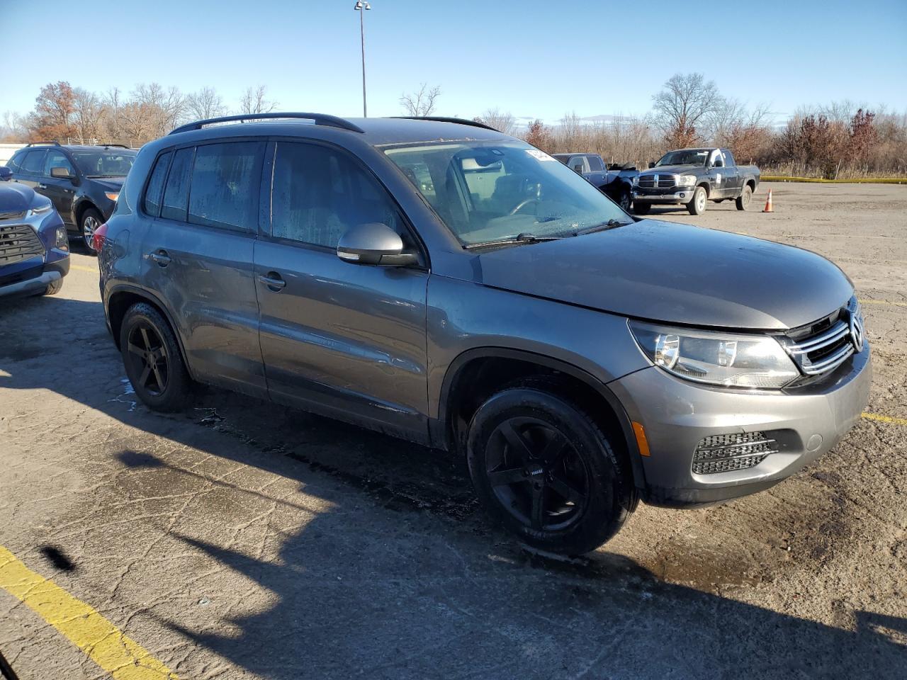 2016 Volkswagen Tiguan S - Фото 4