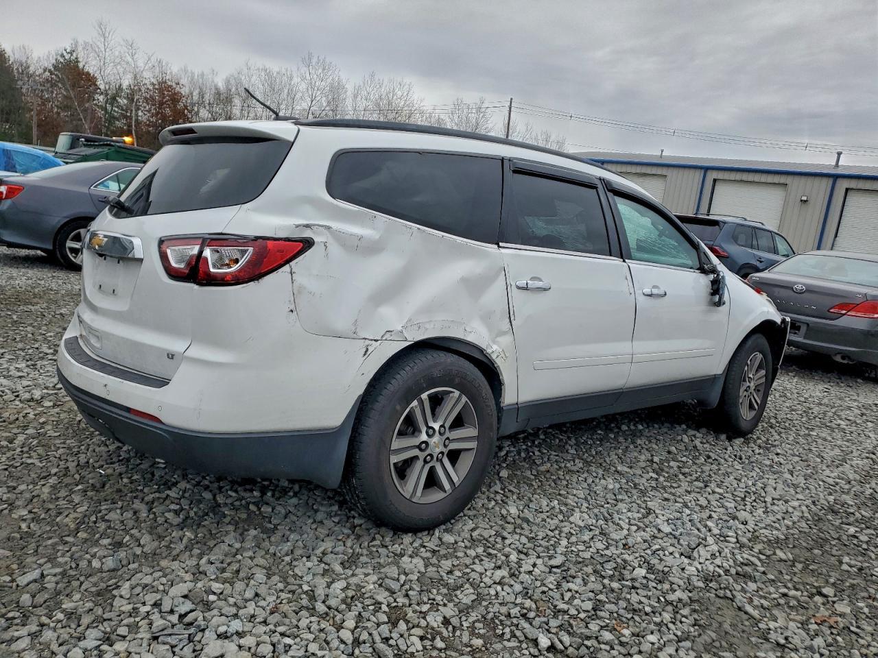 2017 Chevrolet Traverse Lt - Image 3