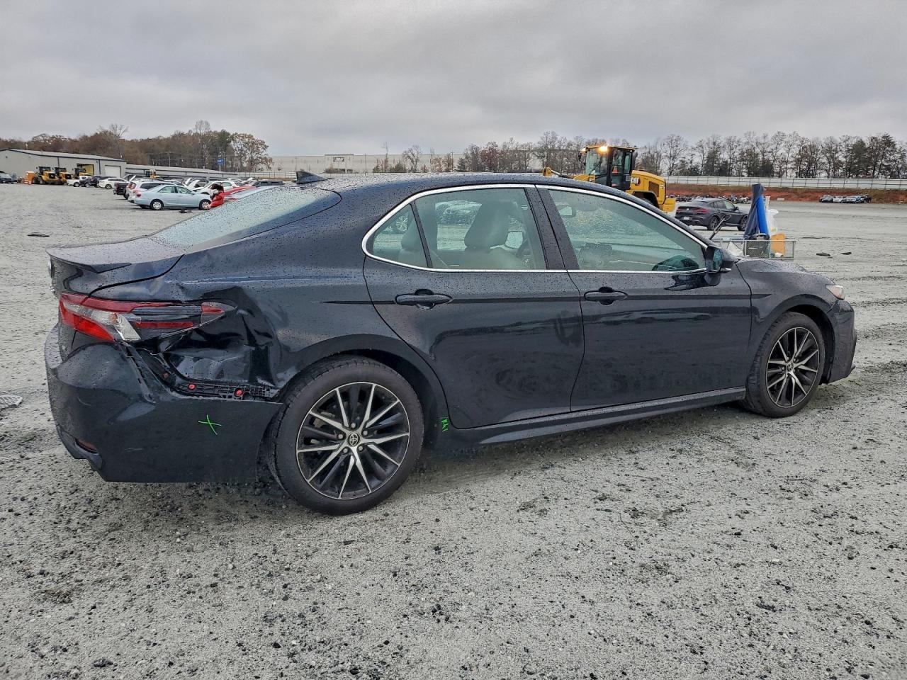 2022 Toyota Camry Se - Image 3