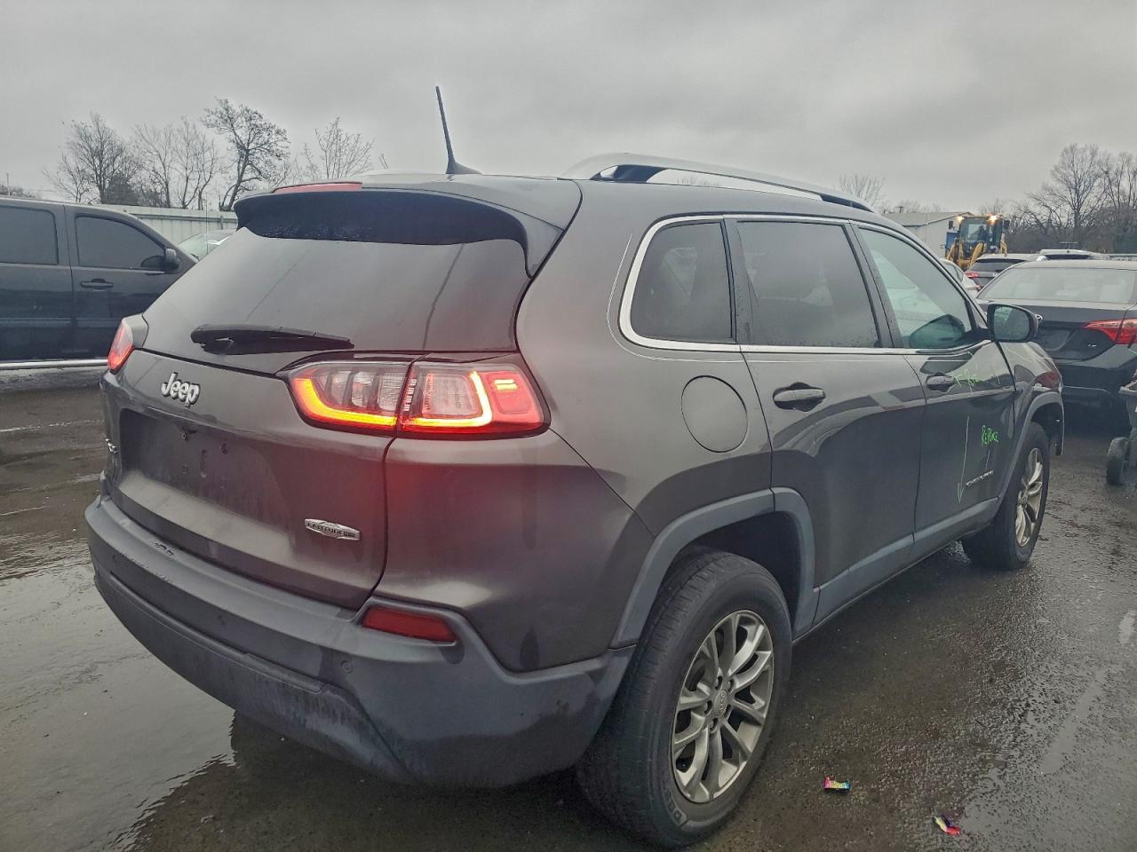 2020 Jeep Cherokee Latitude Plus - Image 3