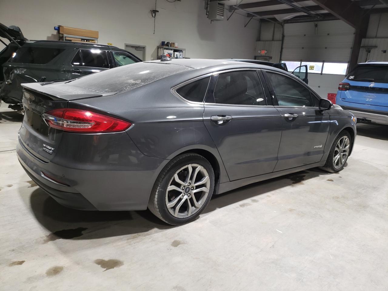 2019 Ford Fusion Titanium - Фото 3
