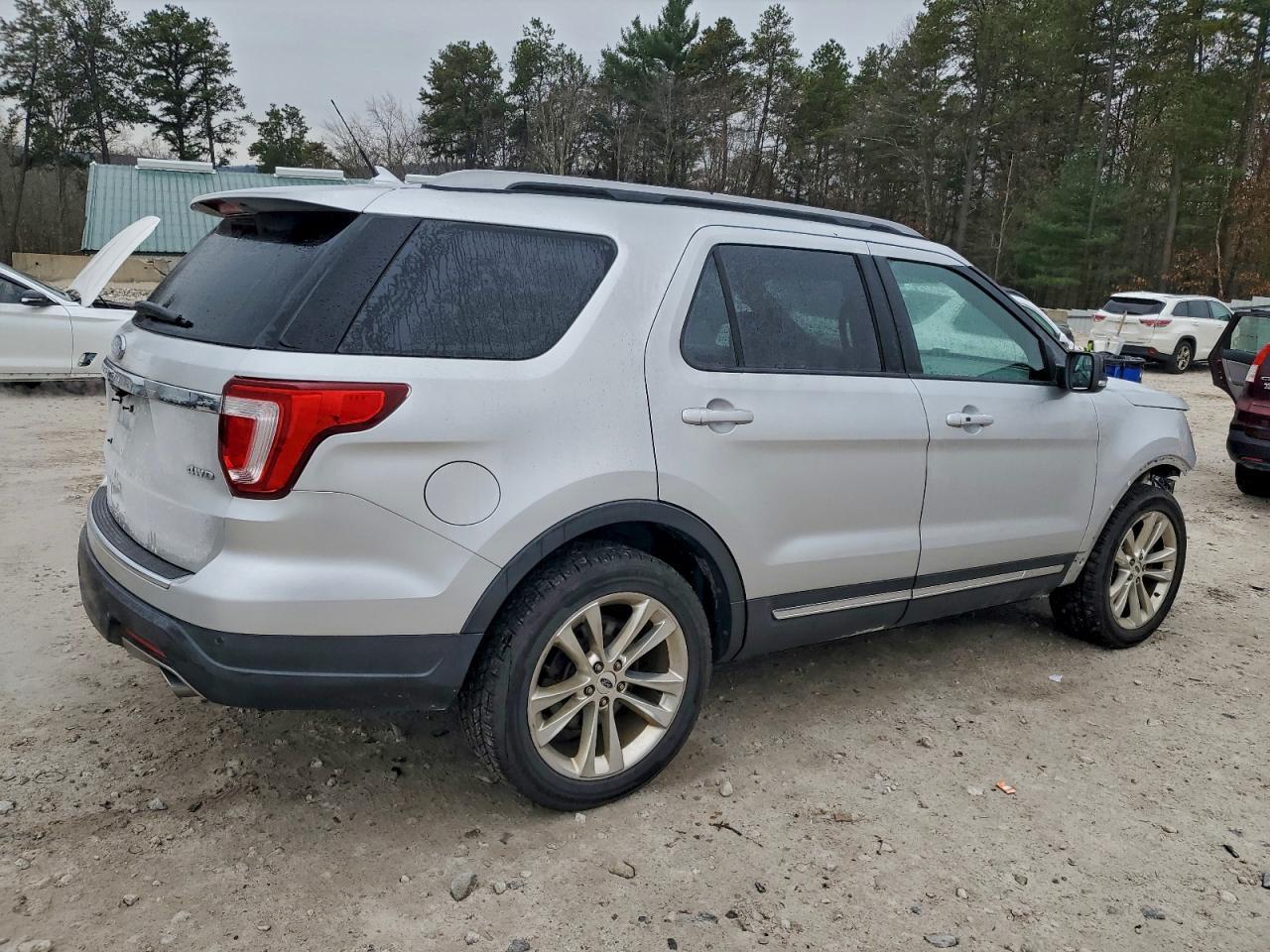 2018 Ford Explorer Xlt - Фото 3