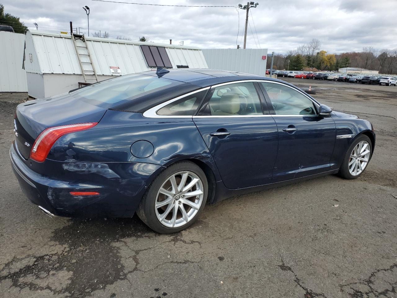 2013 Jaguar Xj - Image 3