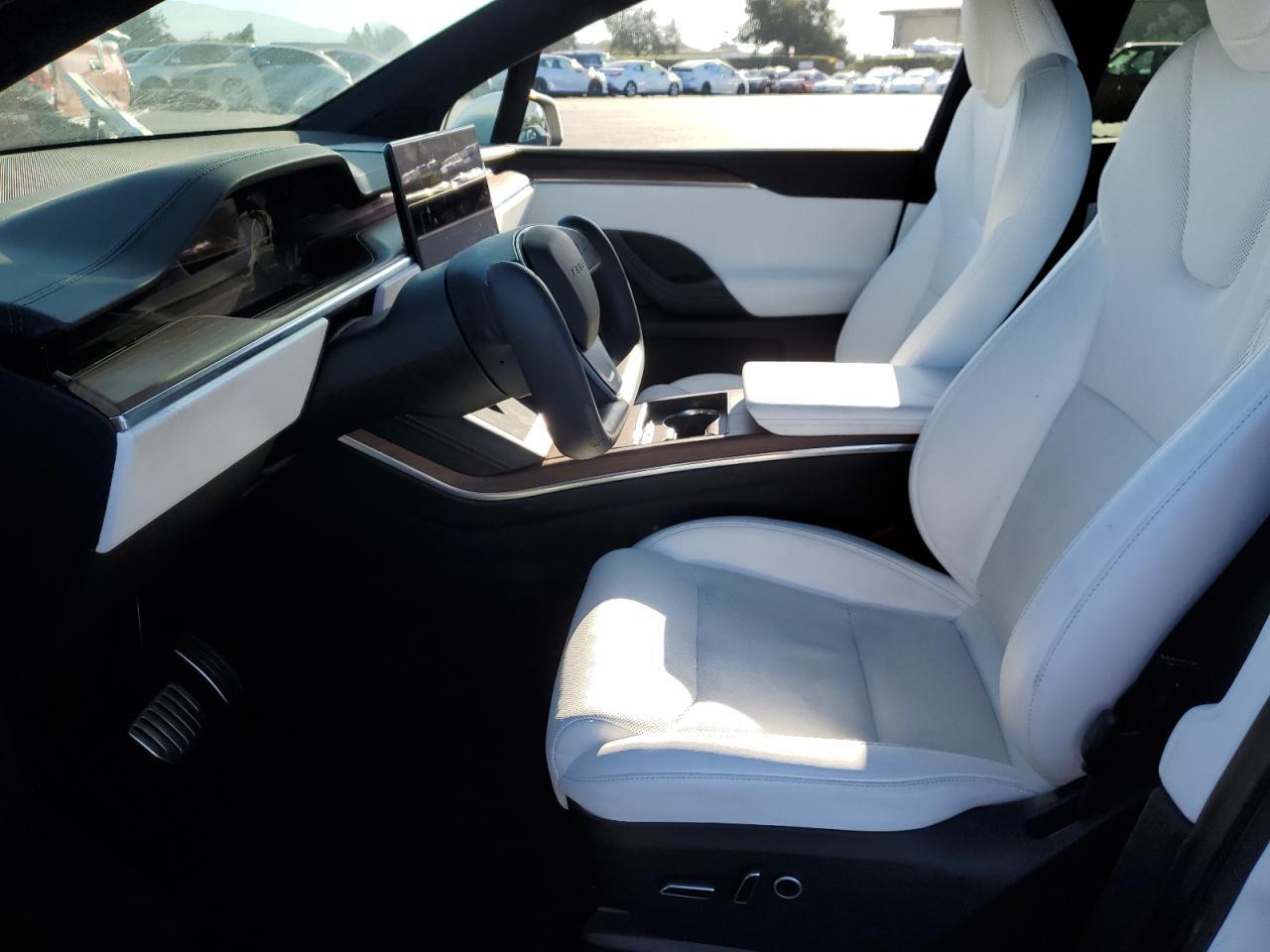 2023 Tesla Model X - Image 7