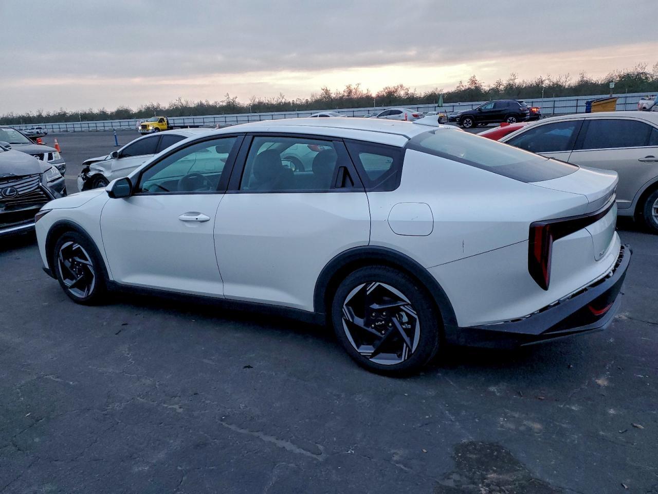 2025 Kia K4 Ex - Фото 2