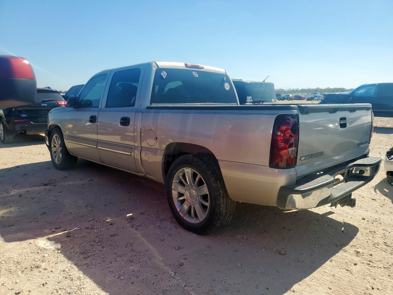 2005 Chevrolet Silverado C1500 - Фото 2