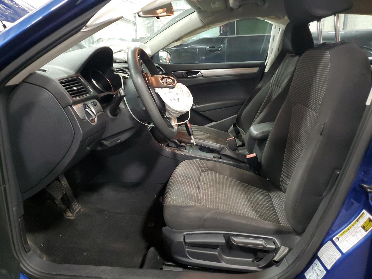 2017 Volkswagen Passat S - Фото 7