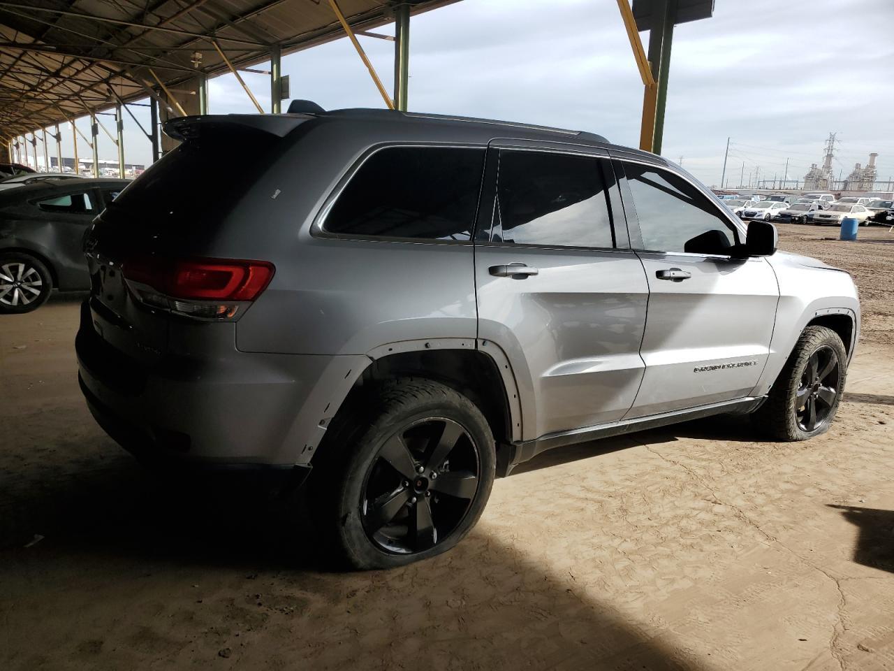 2019 Jeep Grand Cherokee Laredo - Image 3