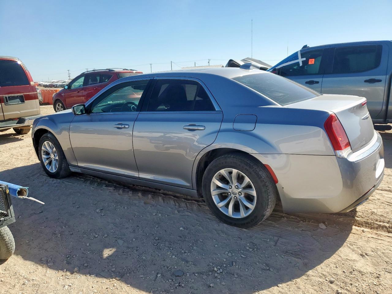 2015 Chrysler 300 Limited - Фото 2