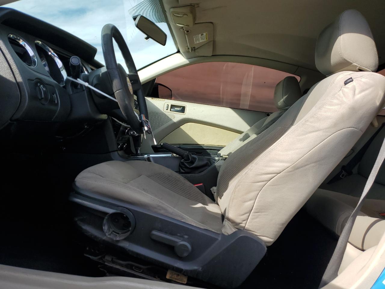 2010 Ford Mustang - Image 7