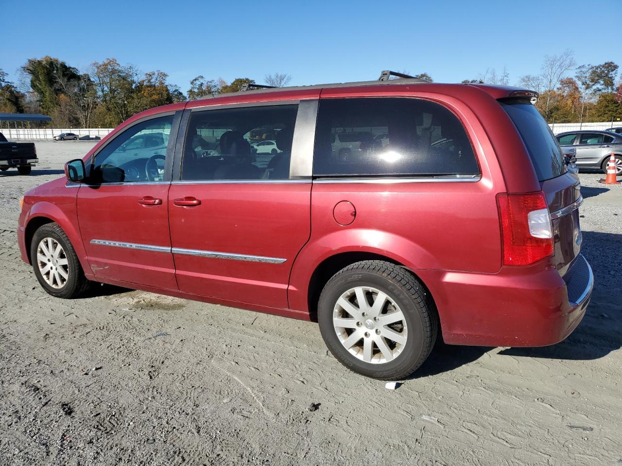 2015 Chrysler Town & Country Touring - Фото 2