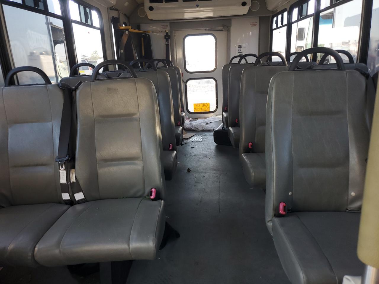 2016 Ford Econoline E450 Super Duty Cutaway Van - Image 6