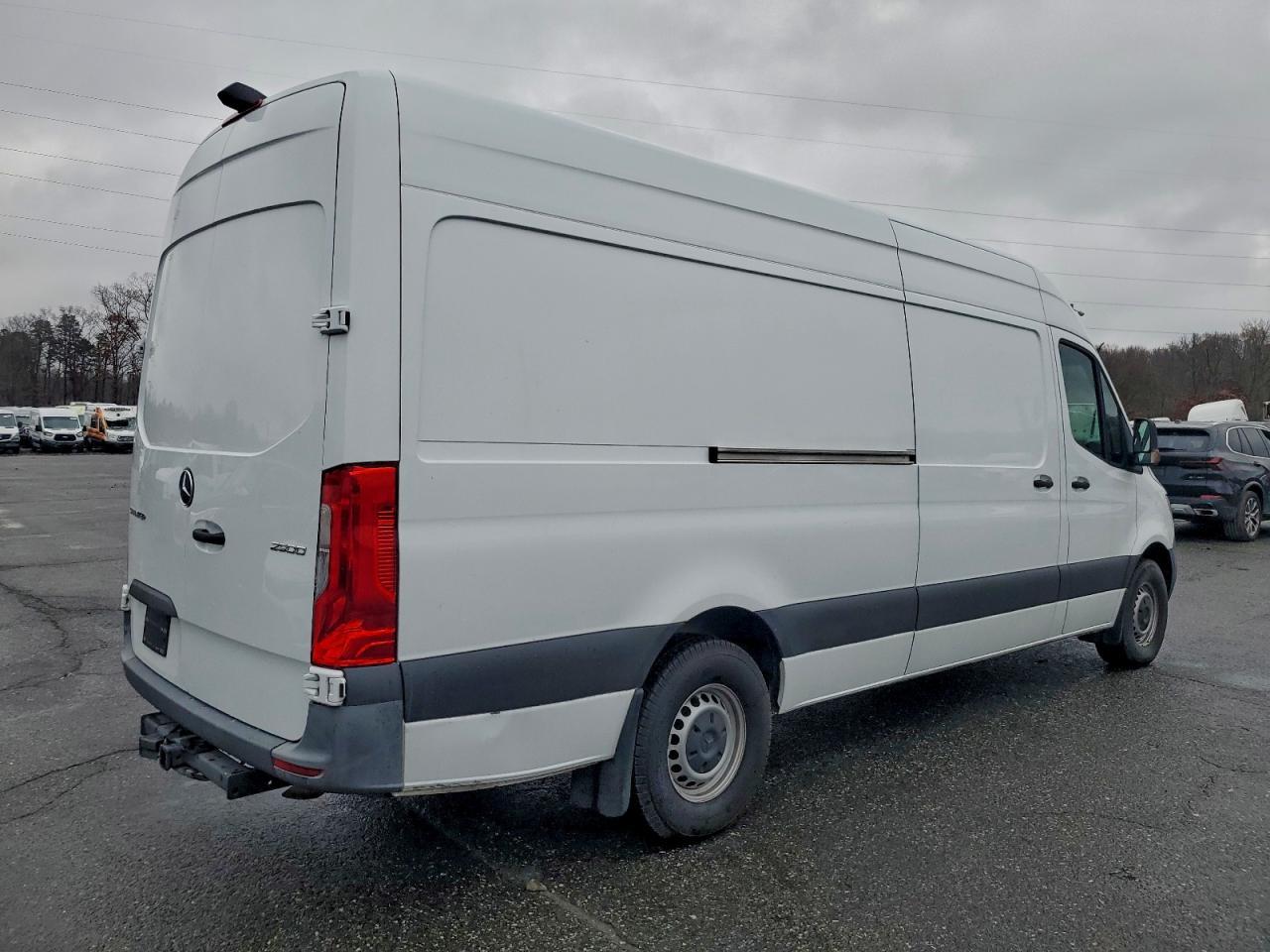 2022 Mercedes Benz Sprinter 2500 Delivery Van - Фото 3